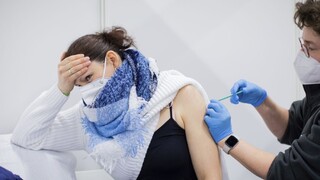 Zmena pri AstraZenece. Ľudia dostanú druhú dávku oveľa neskôr