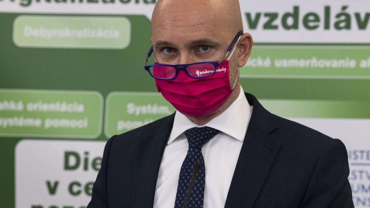 Operatívna nočná mora. Analytik zhodnotil rok ministra školstva