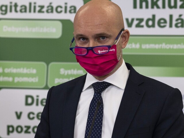 Operatívna nočná mora. Analytik zhodnotil rok ministra školstva