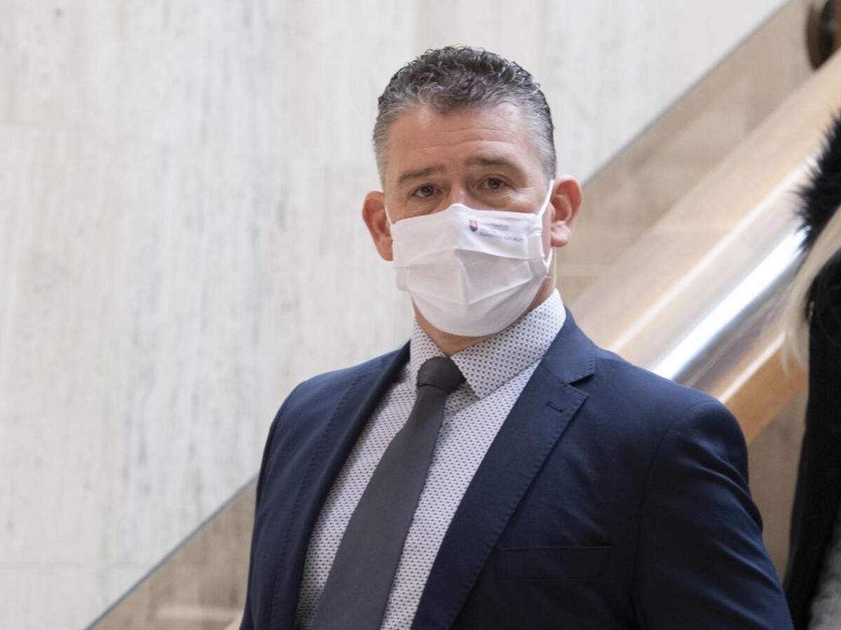 Minister vnútra Roman Mikulec