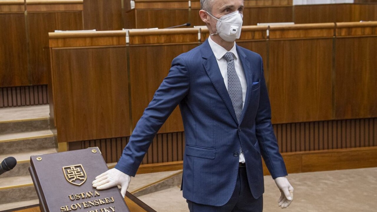 Valášek v politike nekončí. Komunikuje s viacerými stranami