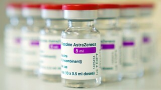 AstraZeneca nedodá vakcíny podľa plánu, má problém s výrobou
