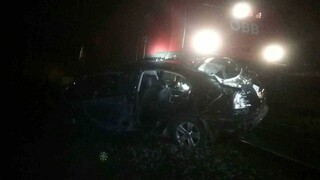 Nehoda v Bratislave: Auto skončilo v koľajisku, zrazilo sa s vlakom