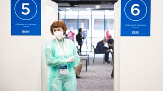 Nemocniciam sa opäť priťažilo, máme viac než 8600 obetí pandémie