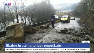 Hrozba zosuvu skalného brala je roky známa, jej riešenie urýchlila príroda