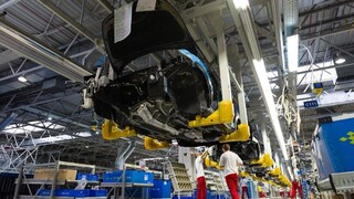 Trnavská automobilka obnoví výrobu, minimálne na krátky čas