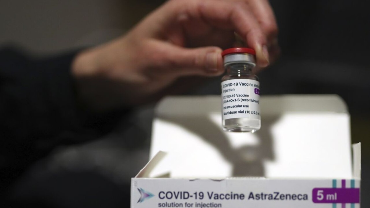 Očkovanie AstraZenecou pozastavila ďalšia európska krajina