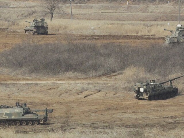 Nešírte zápach strelného prachu. Kimova sestra sa pustila do USA