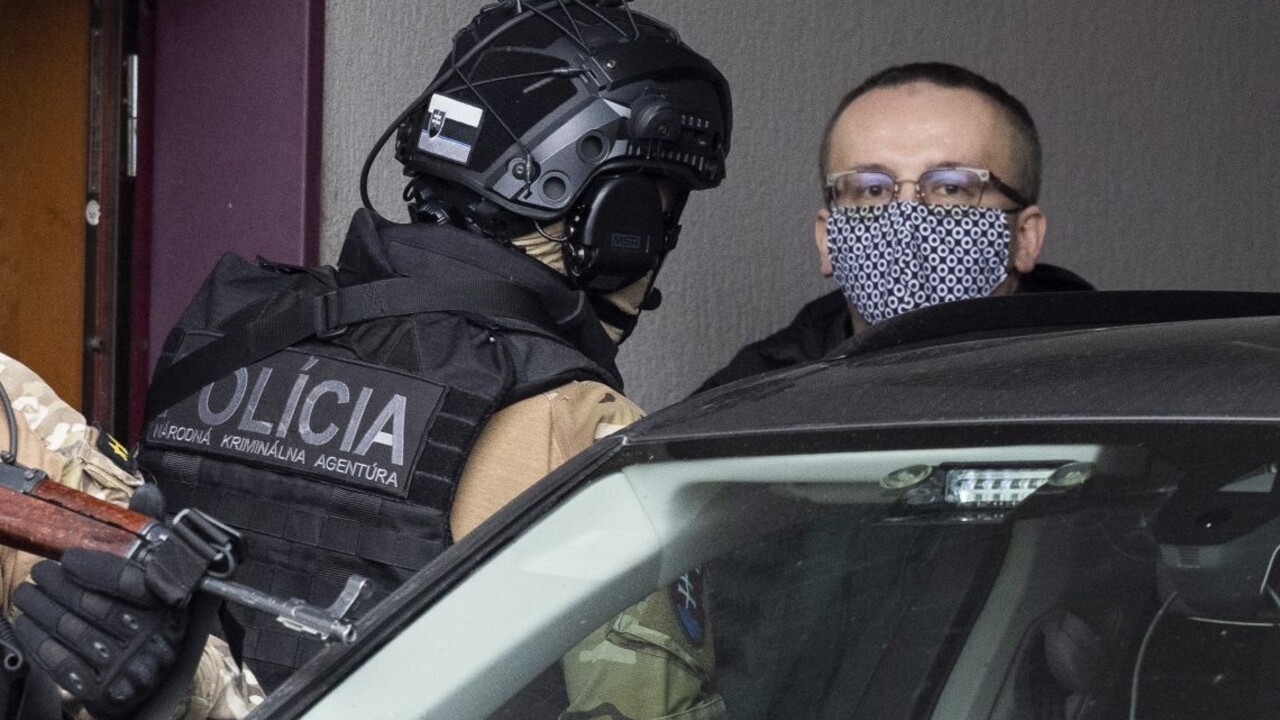 Šéfa tajných Pčolinského stíhajú, SIS funguje bez problémov ďalej