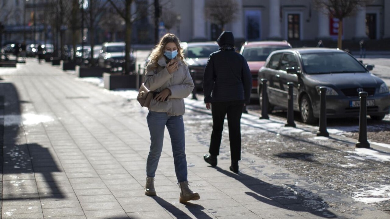 Koronavírus v Európe pripravil o život už takmer milión ľudí