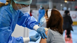 Počet PCR pozitívnych sa blíži k trom tisícom, hospitalizovaných ubudlo