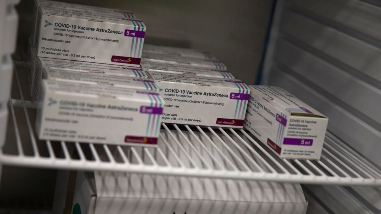 Rozhodnú o AstraZenece, Slováci by mohli vypĺňať dotazník s lekárom