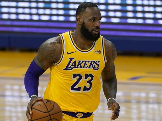 LeBron bol opäť nezastaviteľný, zaznamenal 99. triple double