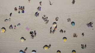 Oznámili, kedy začne platiť zákaz dovoleniek v zahraničí