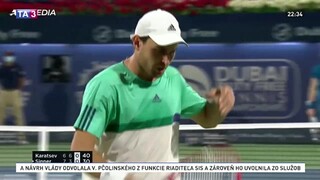 Shapovalov je v Dubaji už v semifinále, zatiaľ nestratil ani set