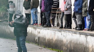 Rómska osada má izoláciu už za sebou, hliadky však zostávajú