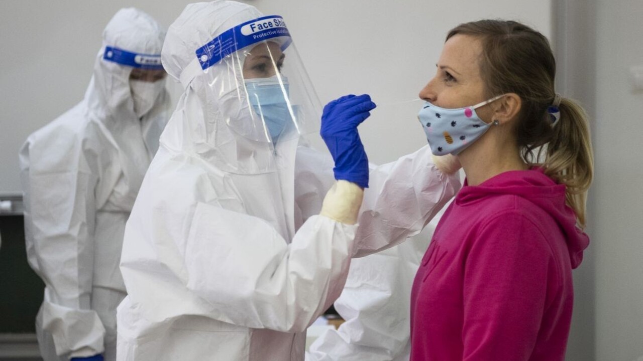 Situácia sa zlepšila, pozitivita testov na koronavírus klesla