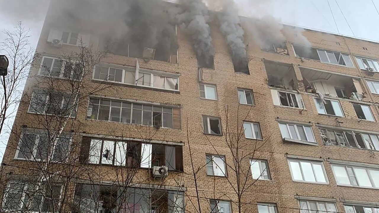 V moskovskej bytovke došlo k výbuchu, medzi obeťami je i dieťa