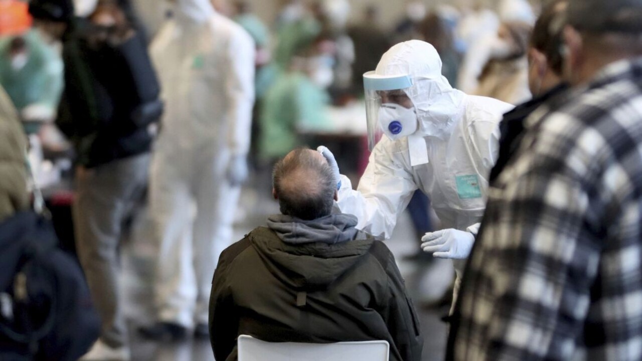 Rakúsko je v tretej vlne. Podľa ministra to platí pre celú Európu