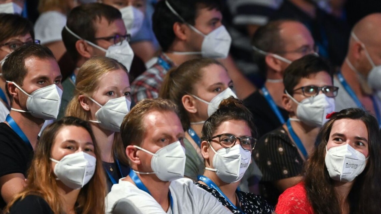 KN95 či FFP2? Upresnili, aké respirátory treba mať v interiéroch