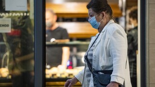 V Česku klesol denný nárast prípadov, obetí pribudli desiatky