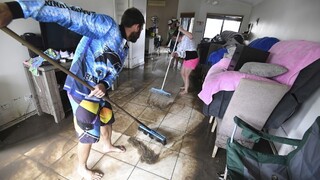 Vyzývajú obyvateľov, aby ostali doma. Austráliu zasiahli silné dažde