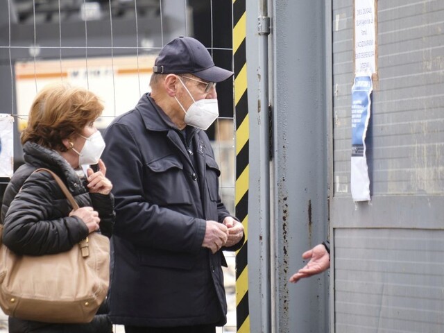 Macron sa chcel vyhnúť lockdownu, no márne. Čo platí vo Francúzsku?