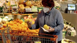 Pandémia ovplyvnila nákupy: Košíky sú plnšie, vyberáme lacnejšie