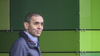 Zakladateľ BioNTech: Do jesene bude situácia pod kontrolou