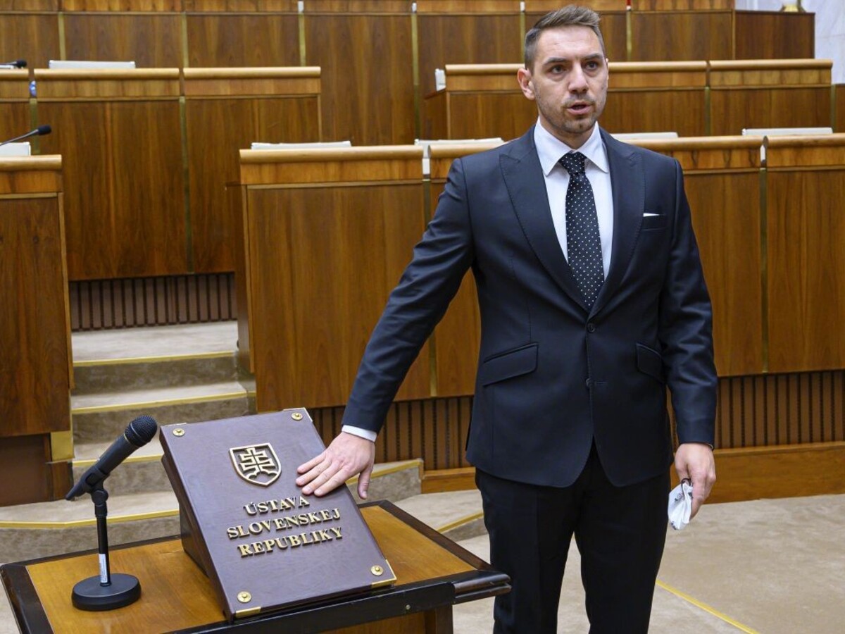 Gyimesi komunikuje s maďarskými stranami, ponuku na členstvo nedostal