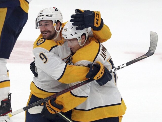 NHL: Černák prispel v výhre Tampy, Dallas ťahal za kratší koniec