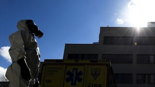 Nových nakazených je v Česku menej. Opatrenia jemne uvoľnili