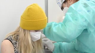 Hospitalizovaných je opäť viac, PCR pozitívnych sú stovky