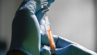 Po správach o trombóze dôvera v AstraZenecu prudko klesla