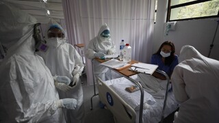 Počet úmrtí na covid v Česku prekročil hranicu 25-tisíc