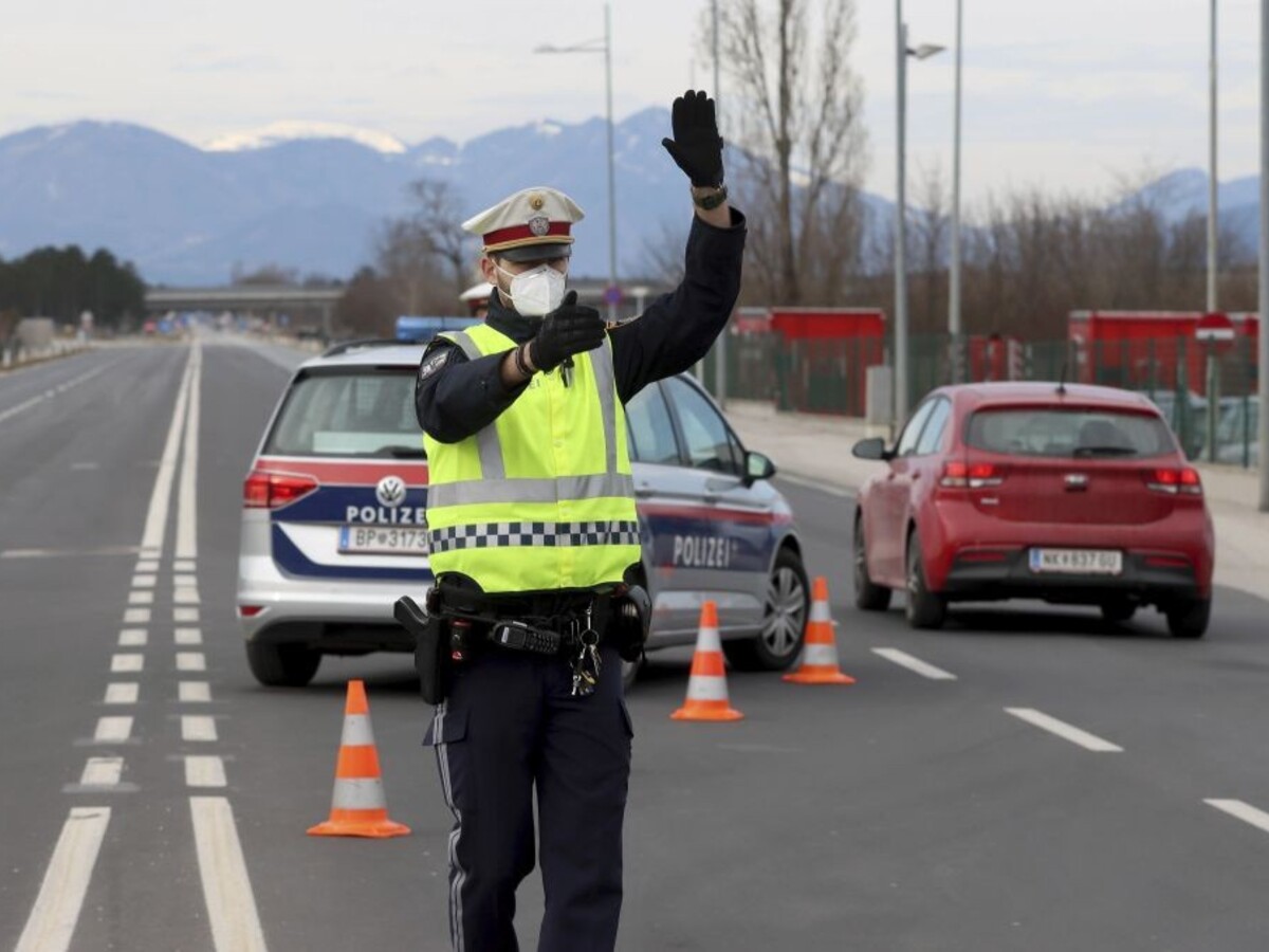 Rakúsko polícia hranice 1140 px (TASR/AP)