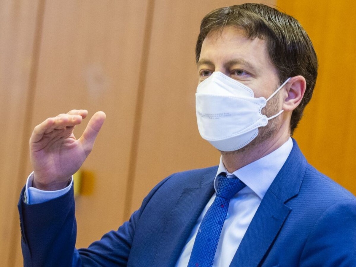 Heger: Ministerstvá, ktoré sú dôležité pre pandémiu, robia na plné obrátky