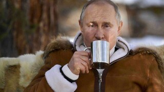 Putinovi sa vedľajšie účinky vyhli, dostal jednu z troch ruských vakcín
