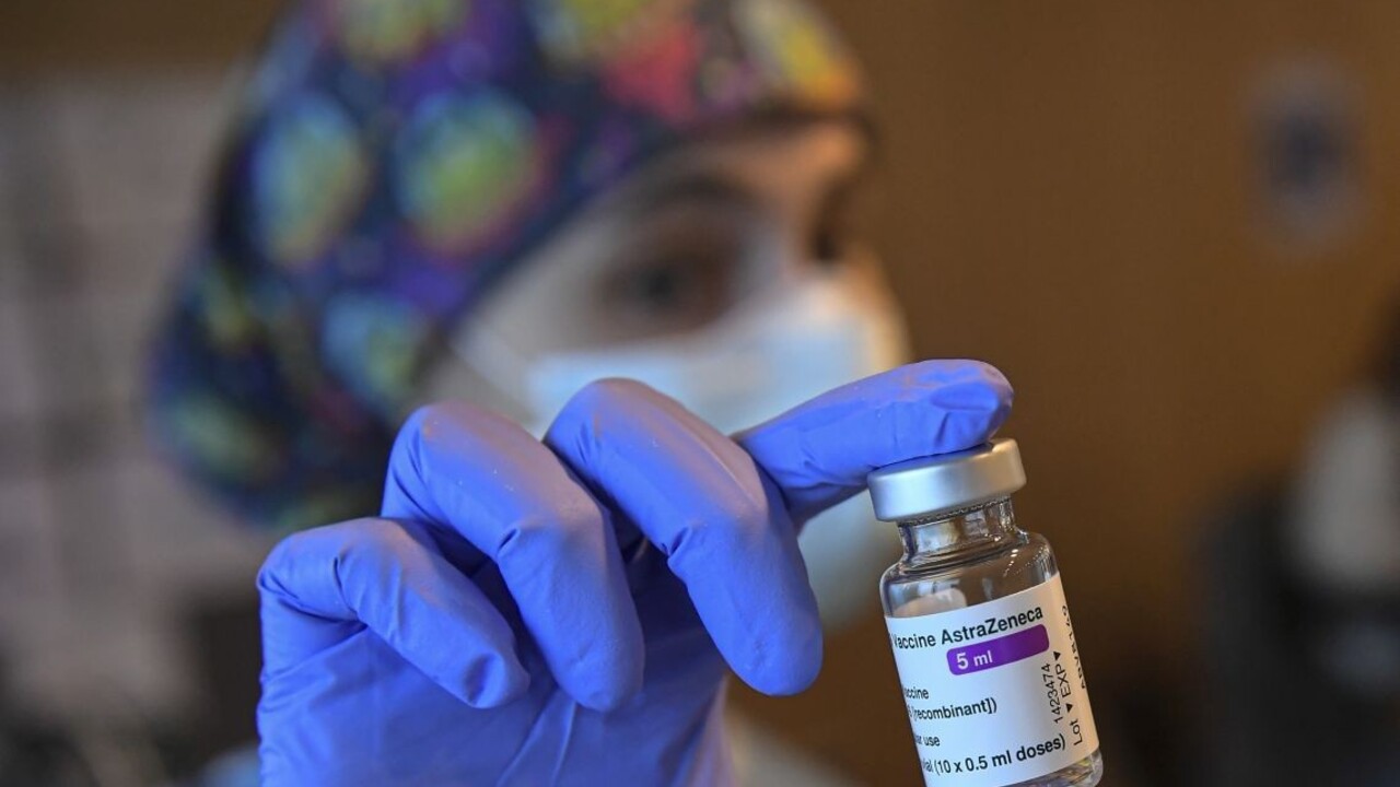 Švédsko sa vracia k AstraZenece, očkovať budú iba starších ľudí
