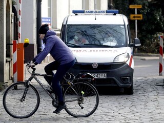 Mutácia udrela aj v Poľsku, čísla rastú. Rozhodli sa sprísňovať