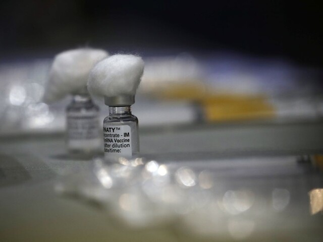 Pfizer začal s testovaním vakcín u detí do jedenásť rokov