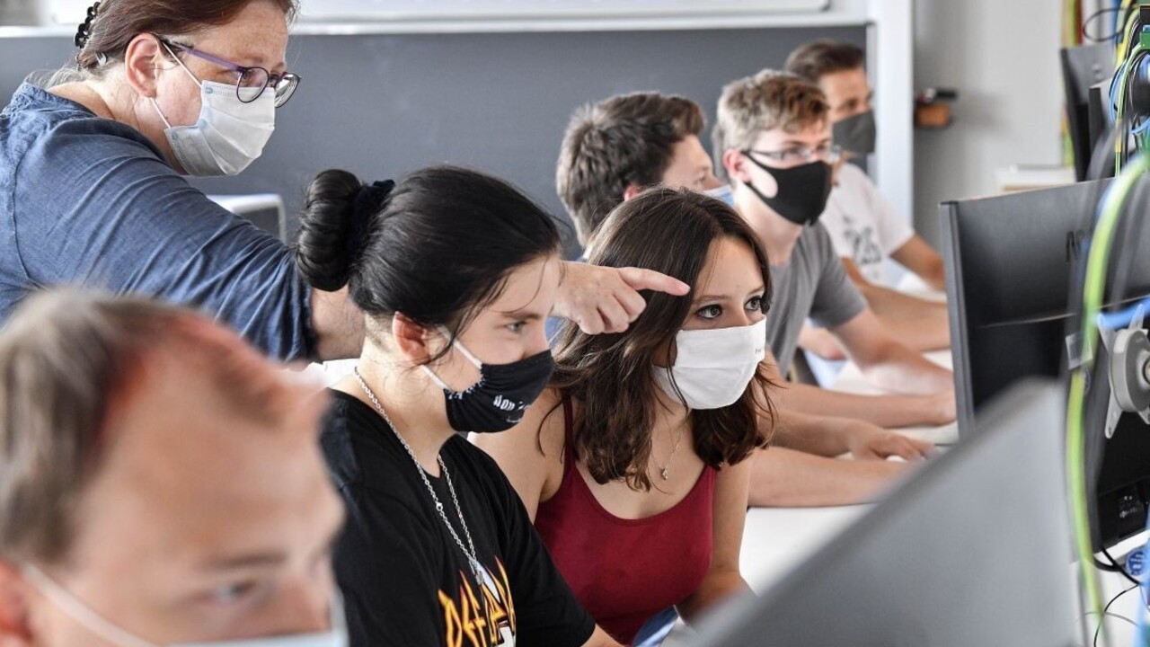 Ponuka je veľká, učiteľov málo. Mnohé školy majú problém