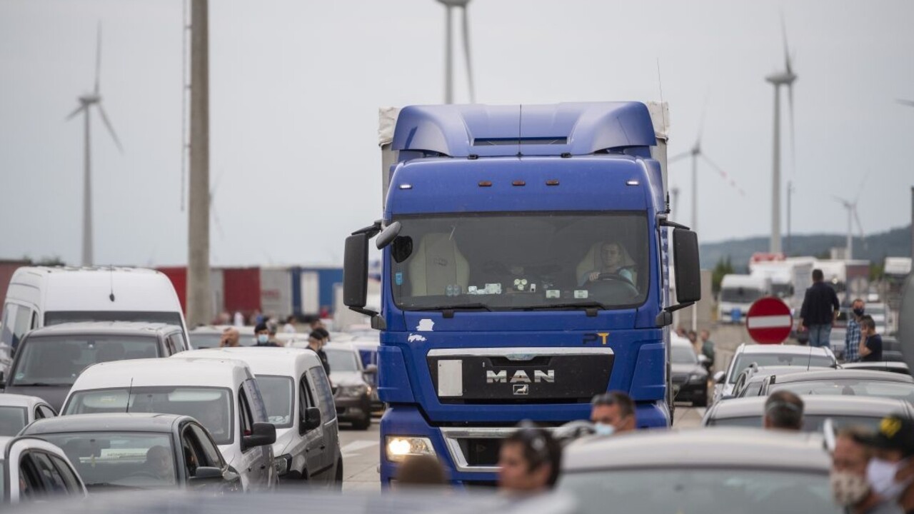 Dopravu v Bratislave a okolí komplikujú kolóny aj nehody