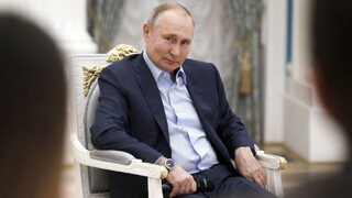 Kyjev má za cieľ porušiť mierové dohody vojenskými akciami, tvrdí Putin