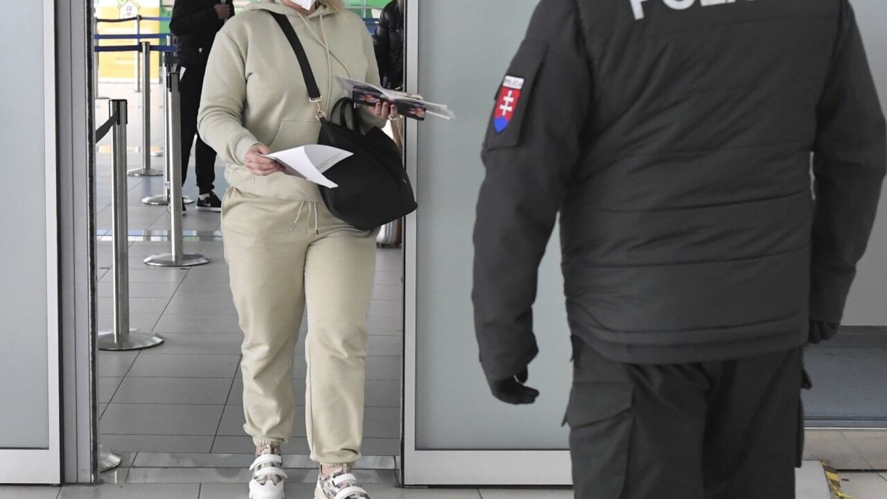 polícia sr, policajt, 1140x