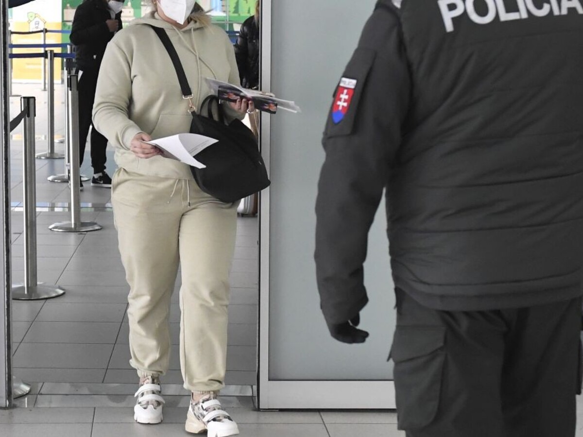 polícia sr, policajt, 1140x