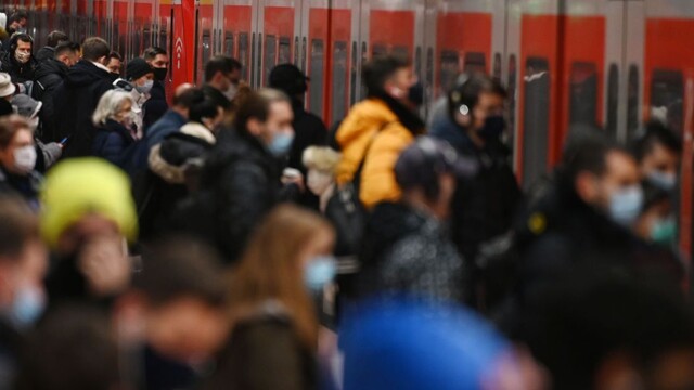 vlak, stanica, nádražie, nástupisko, 1140x