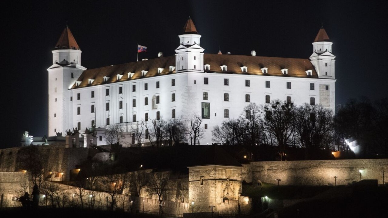Bratislavský hrad večer zhasne a pripojí sa k Hodine Zeme