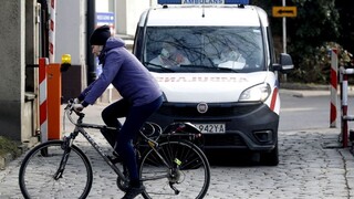 Poľsko výrazne sprísni pravidlá, otvorené zostanú len kostoly