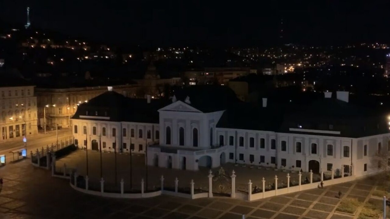 Na Hodinu Zeme nezabudla ani prezidentka. Palác zhasol